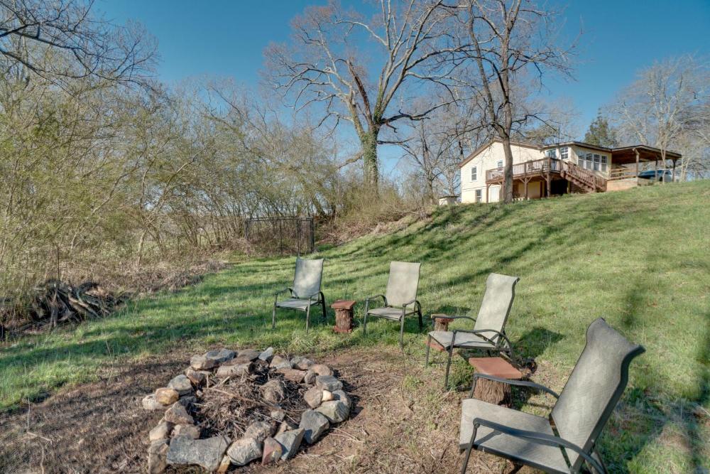 Wine Country Retreat with Fire Pit and Sunroom!